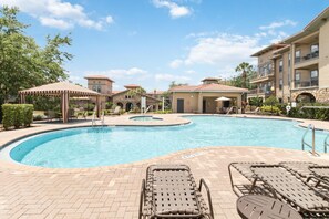 Pool - Bella Piazza Community, pools, gym and more! (Davenport)