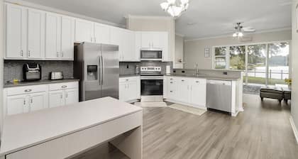 CozySpacious4BD@Lakeview