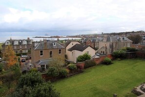 Pool - Jane's Flat at Tusculum (Kirkintilloch)