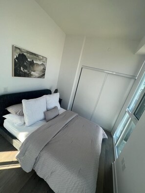2 habitaciones, tabla de planchar con plancha, wifi y ropa de cama