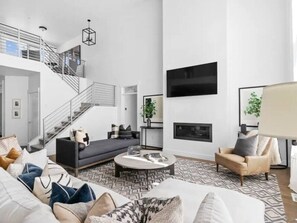 TV, fireplace