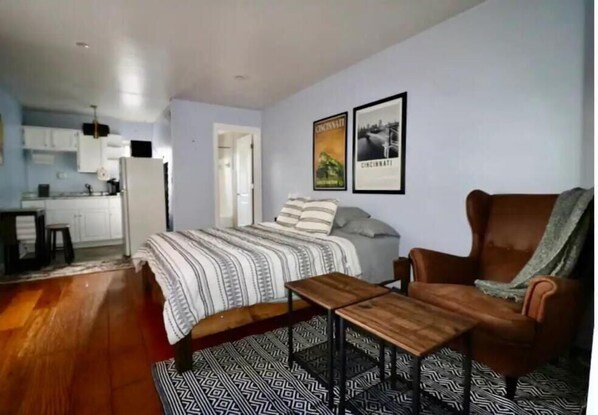 1 室のベッドルーム、アイロン / アイロン台、WiFi (無料)、ベッドシーツ