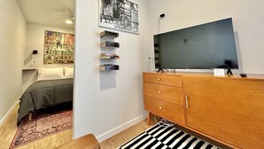 1 室のベッドルーム、アイロン / アイロン台、WiFi (無料)、ベッドシーツ