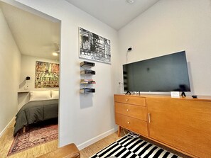1 bedroom, iron/ironing board, free WiFi, bed sheets - Nomehaus Shipping Container Studio in Athens, GA Unique Private Artsy Modern UGA (Athens)