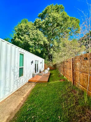 Terrace/patio - Nomehaus Shipping Container Studio in Athens, GA Unique Private Artsy Modern UGA (Athens)