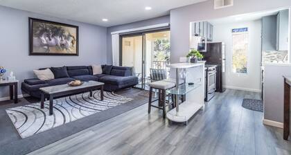 Cozy 1 Bedroom Condo Upstairs