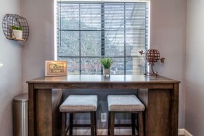 Interior - Cozy 1 Bedroom Condo Upstairs (Palmdale)