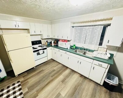 A Quiet and decent 1 Bedroom apartment
