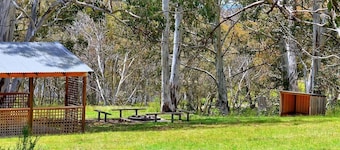 Your gateway to an unforgettable holiday experience in the stunning Snowy Mountains!