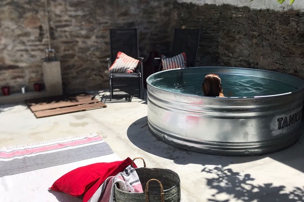 Outdoor spa tub