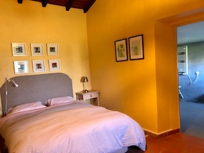 2 dormitorios, tabla de planchar con plancha, Internet y ropa de cama