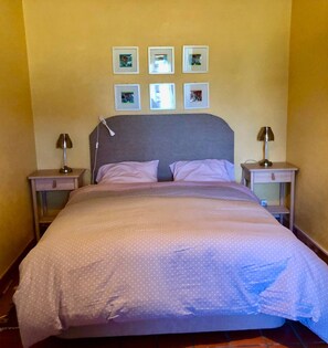 2 bedrooms, iron/ironing board, Internet, bed sheets