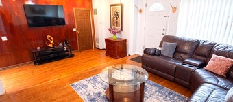 Amazing Mid-Term Rental Entire Home In Glenview