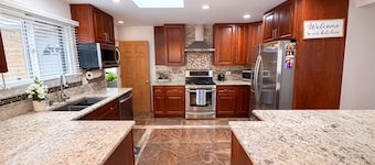Amazing Mid-Term Rental Entire Home In Glenview