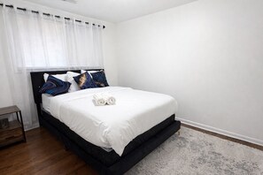 3 عدّة غرف نوم وواي فاي وملاءات أسرّة