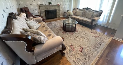 Amazing Mid-Term Rental Entire Home In Glenview