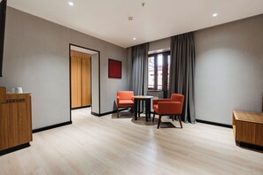 스위트 | 객실 내 금고, 방음 설비