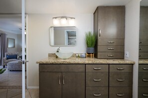 Interior - CASA Patty'O - Anasazi Village - Bright and open condo, pet-friendly. (Phoenix)