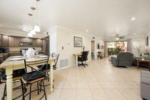 Interior - CASA Patty'O - Anasazi Village - Bright and open condo, pet-friendly. (Phoenix)