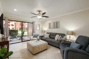 Smart TV, ping pong, books, printers - CASA Patty'O - Anasazi Village - Bright and open condo, pet-friendly. (Phoenix)