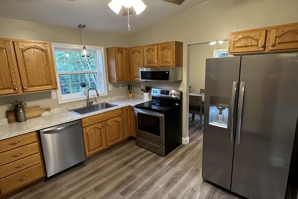 Refrigerador, microondas, horno y parrilla de estufa