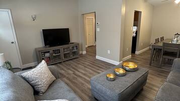 TV connectée, lecteur de DVD, livres, vidéothÚque