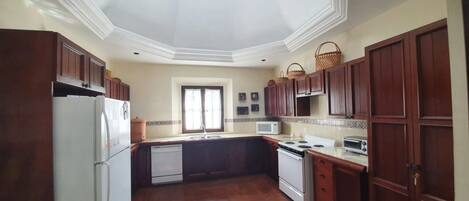 Frigorífic, microones, forn i placa de cuina