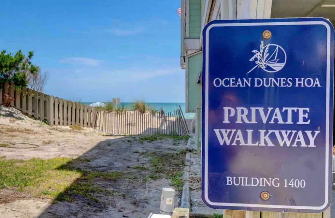 A sign for a private walkway at Ocean Dunes HOA, Building 1400.