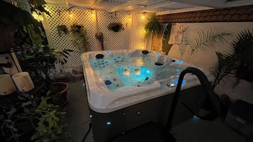 Indoor spa tub
