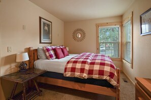 3 室のベッドルーム、アイロン / アイロン台、WiFi、ベッドシーツ