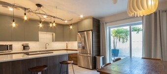 NEW! Stylish & Cozy Sea Grape near Beach & Flagler