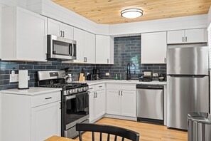 Fridge, microwave, oven, stovetop - Beautiful Downtown Home! Perfect for Long Stays! (Austin)