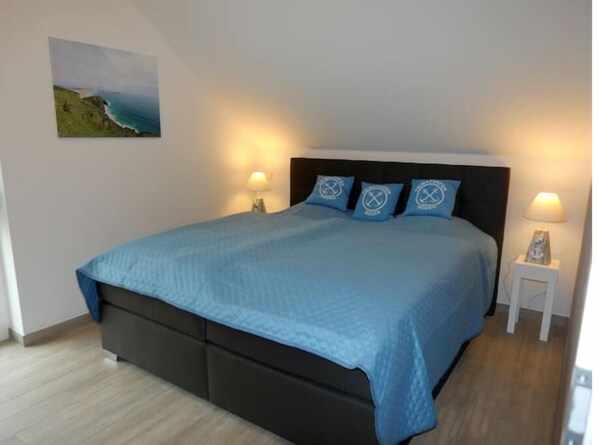 4 bedrooms, WiFi, bed sheets