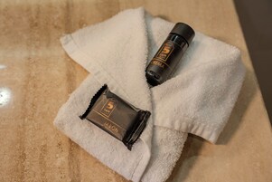 Bañera y ducha independientes, cabezal de ducha tipo lluvia