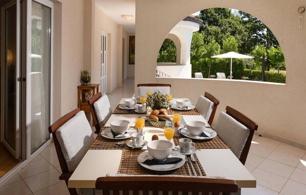 Outdoor dining - Beautiful home in Porec with WiFi (Porec)