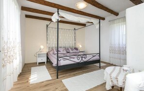2 Schlafzimmer, Reisekinderbett, kostenloses WLAN, Bettwäsche