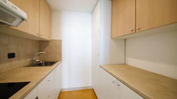 Fridge, oven, coffee/tea maker, cookware/dishes/utensils