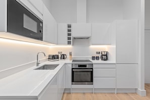 Standard Apartment | Private kitchen | Full-sized fridge, microwave, oven, stovetop