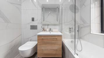 Superior Apartment | Bathroom
