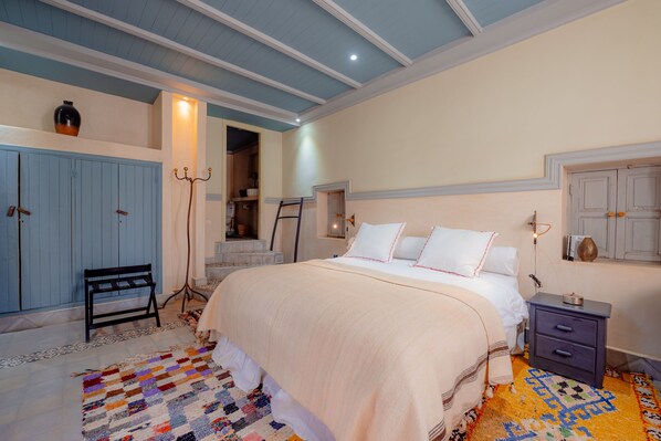 1 bedroom, desk, free WiFi, bed sheets