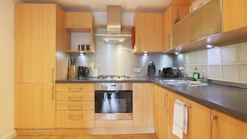 Kühlschrank, Mikrowelle, Ofen, Geschirrspüler