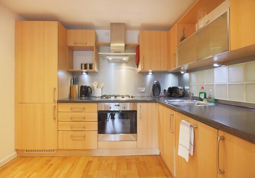 Fabulous 3 bedroom property in city centre location. Sleeps 5.