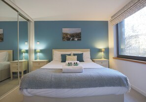 3 bedrooms, iron/ironing board, travel cot, free WiFi - Fabulous 3 bedroom property in city centre location. Sleeps 5. (Edinburgh)