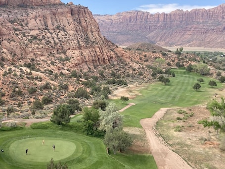 Golf. Wildflower Cabin @ Whispering Oaks, 20 miles from Moab!