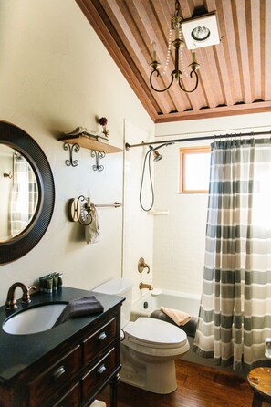 Hair dryer, towels - Jaydee's Run Cabin @ Whispering Oaks, 20 miles from Moab! (Moab)