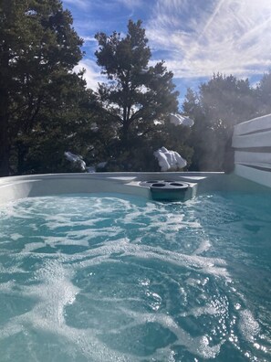 Tina de hidromasaje al aire libre