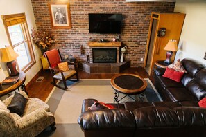 Televisión y chimenea 