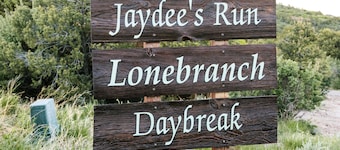 Lonebranch Cabin @ Whispering Oaks, 20 miles from Moab!