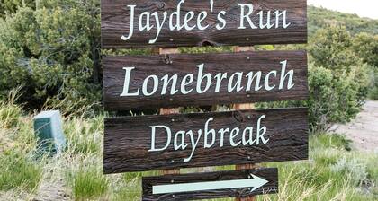 Lonebranch Cabin @ Whispering Oaks, 20 miles from Moab!