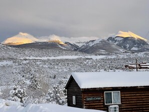 Exterior - Lonebranch Cabin @ Whispering Oaks, 20 miles from Moab! (Moab)
